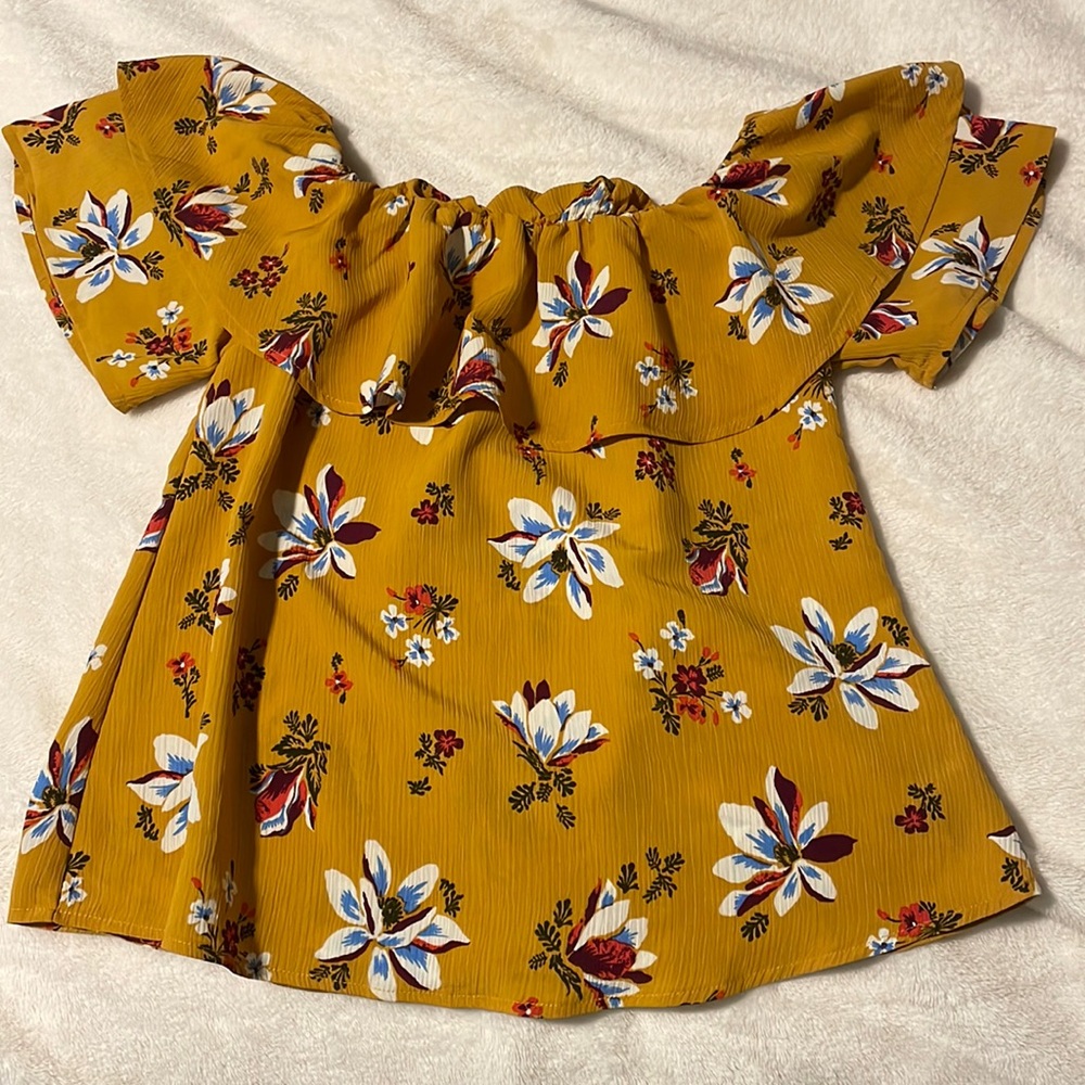 Brand: H.I.P. Size: S Color: yellow